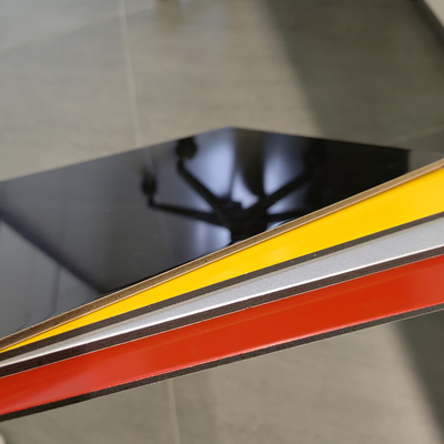 1220mm PE μαύρα χρώματος φύλλα του ΑΚΕ επιτροπής αργιλίου σύνθετα για τη διακόσμηση